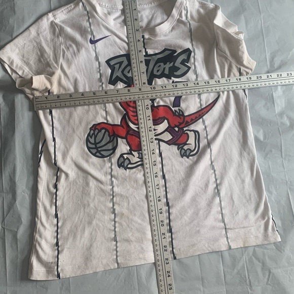🏀 Toronto Raptors Women’s T-Shirt - Vintage Logo - Size MED  🏀 - Picture 9 of 13
